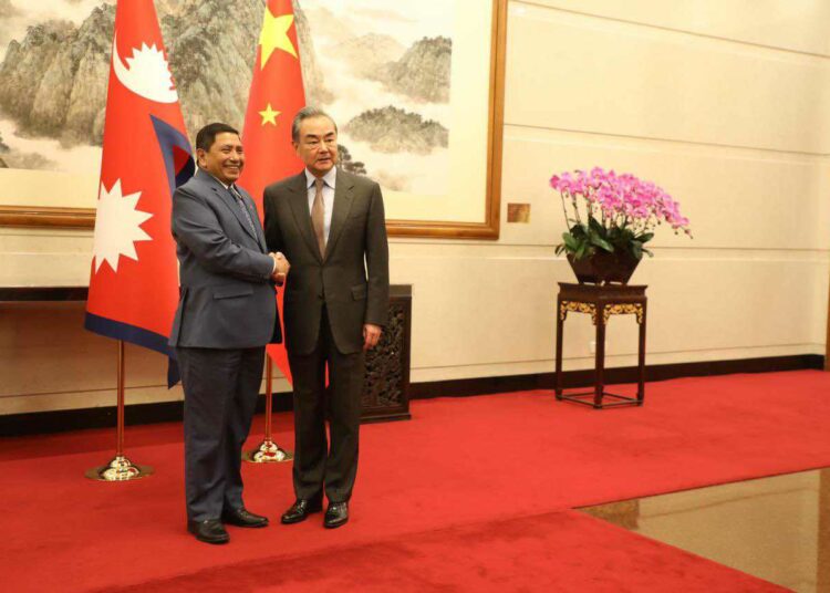 चिनियाँ विदेशमन्त्री र परराष्ट्रमन्त्री श्रेष्ठबिच भेटघाट