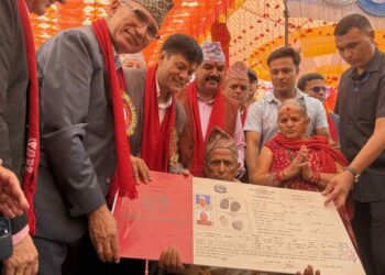 रुपन्देहीको कञ्चनमा भूमिहीन सुकुम्बासीले पाए जग्गाधनी पुर्जा